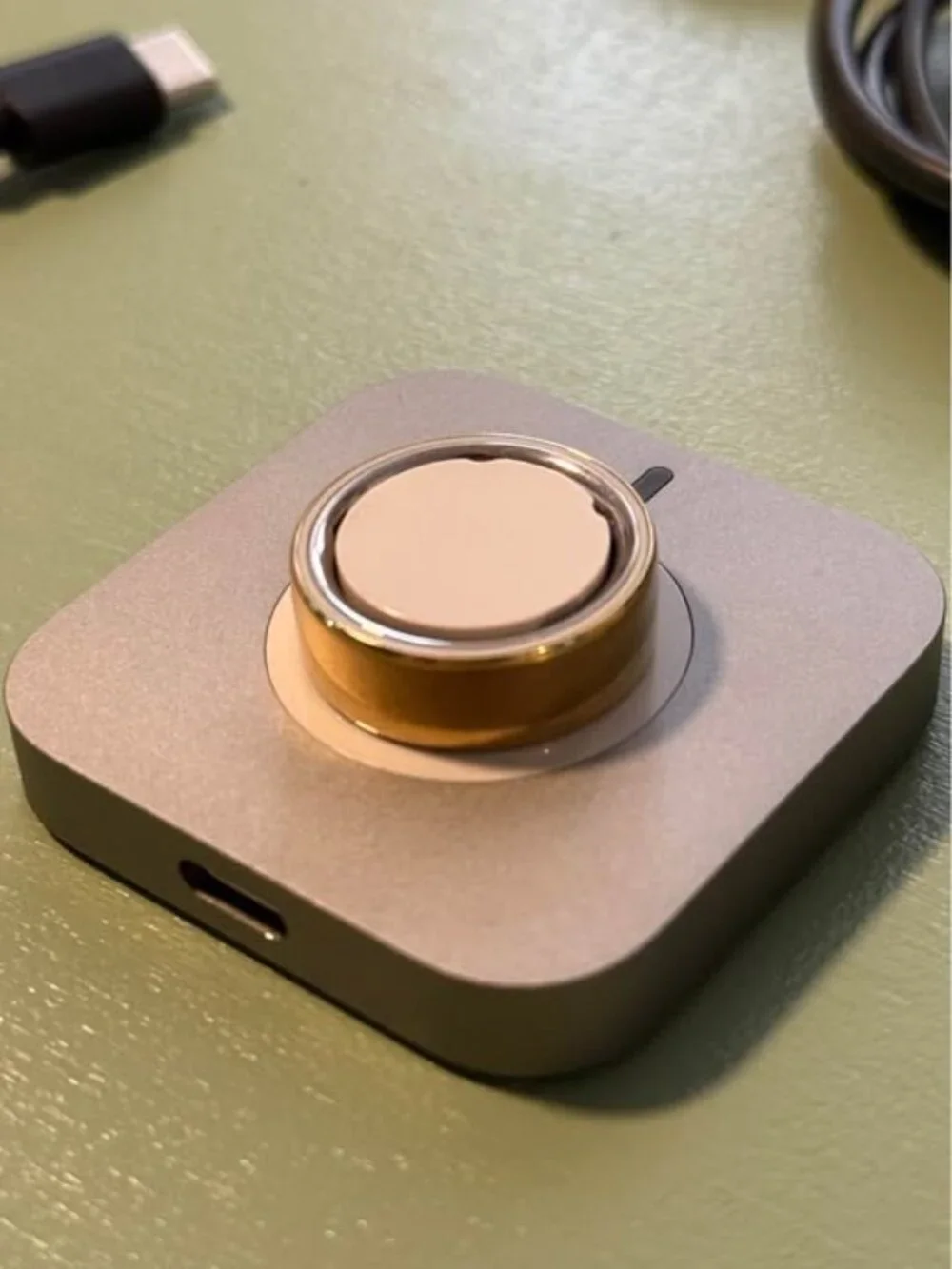 Gold Oura Ring Gen 4 Size 8 with Charger